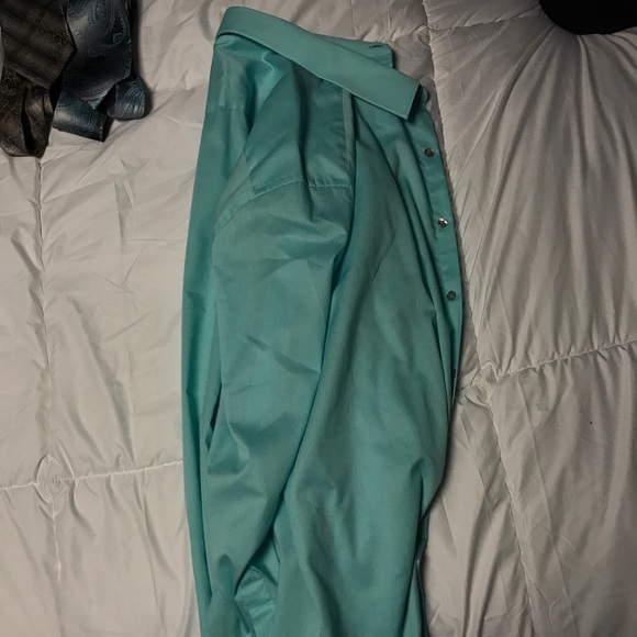 Van Heusen Dress shirts - Picture 2 of 6